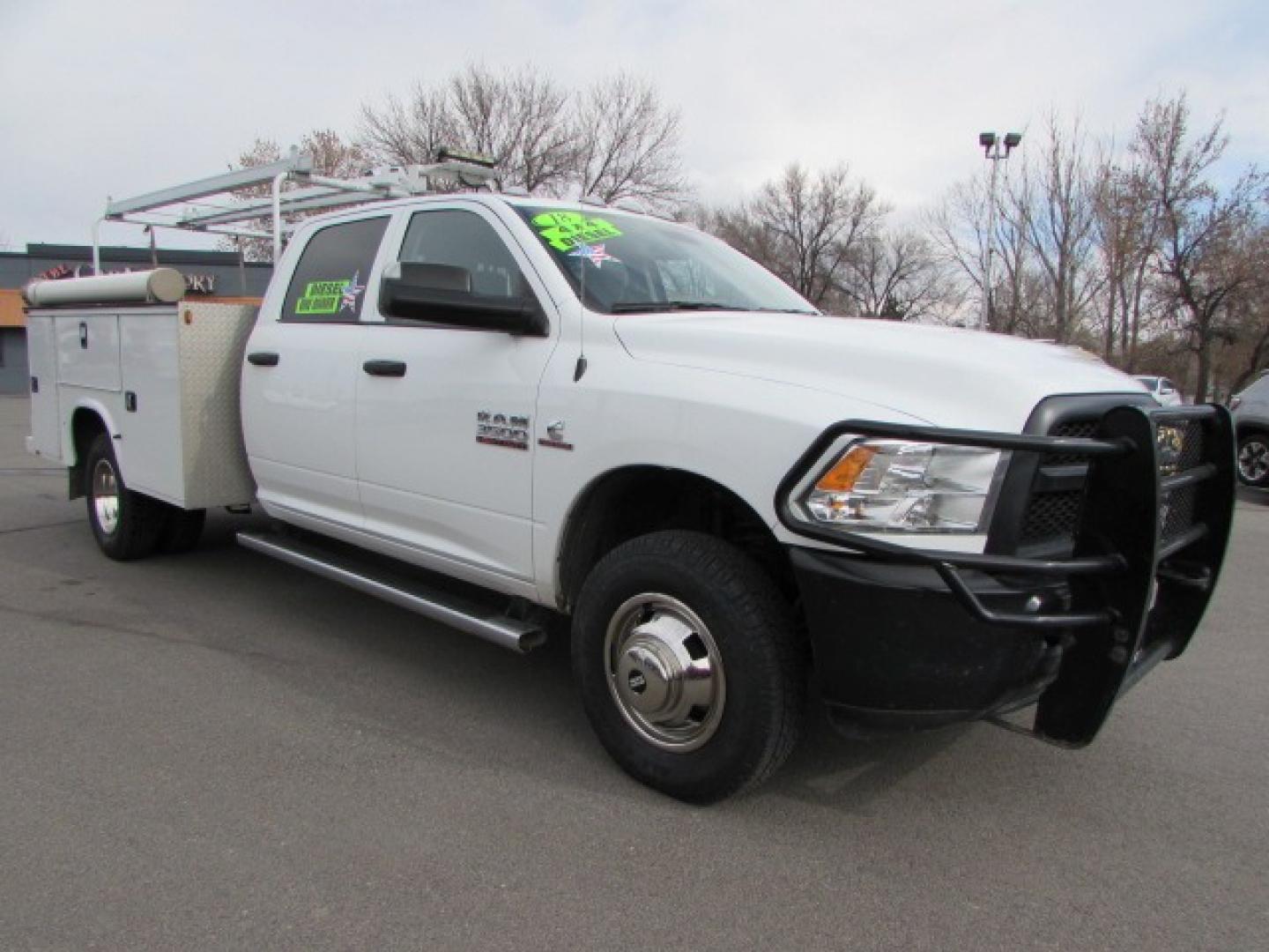 2018 White /Gray RAM 3500 Service Body Crew Cab 4WD (3C7WRTCL2JG) with an 6.7 I6 Cummins Turbo Diesel engine, Automatic transmission transmission, located at 4562 State Avenue, Billings, MT, 59101, (406) 896-9833, 45.769516, -108.526772 - Photo#5